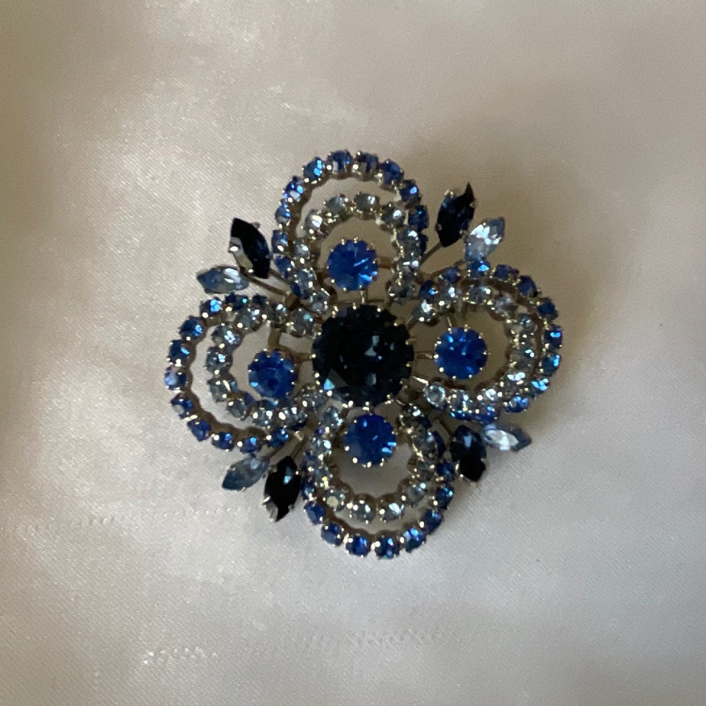 RARE VINTAGE AUSTRIAN CRYSTAL BROOCH